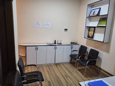 Ofislər: Azadliq metrosunun yaxınlığında təmirli obyekt ümumi sahəsi 110 kv,m — 17