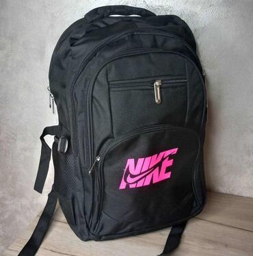 Torbe: Podeljeni unutrašnji deo + srednji i dva mala dela, skladište za piće — 24