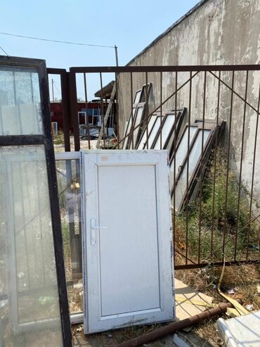 Plastik pəncərələr: İşlənmiş İkiqat şüşə paketi Plastik pəncərə, Еni: 200 sm, Uzunluğu: 300 sm, Ödənişli quraşdırma — 9