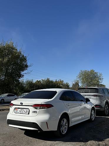 Toyota: Toyota Corolla: 2021 г., 1.8 л, Вариатор, Гибрид, Седан — 4