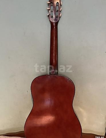 Klassik/akustik gitara - Korpus: tam ölçülü klassik forma, tünd