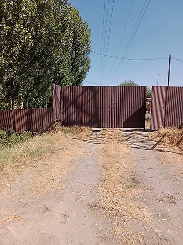 Продажа коттеджей и домов: 6 комнат жер уй сатылат. Короо тосулган чон зал, спальный, детский — 26