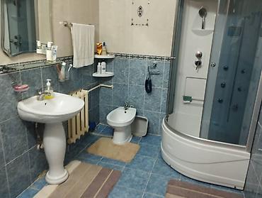 Продажа коттеджей и домов: Продается или сдается на длительный срок 2-х этажный дом с подвалом — 7