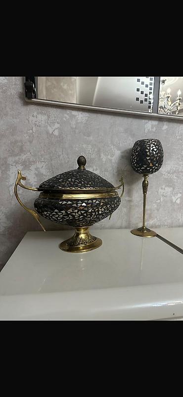 toy dekor satisi: Kamod üstü qablar, qızılı rəngdə. hamısı birlikdə 150 azn, tək tək — 2