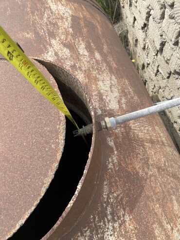 Baklar və çənlər: Salam. 8-10 tonluq qalın dəmirdən su çəni satılır. Bakıdadır. Qiymət — 6