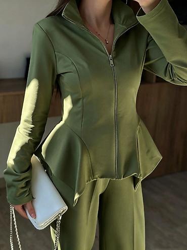xl: Odlican kompletic
3500din
S M L XL — 3