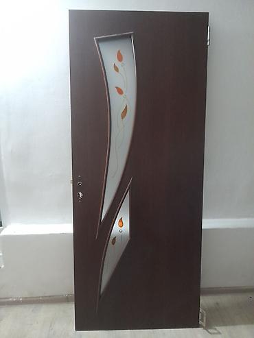 Qapılar və aksessuarlar: Daxili qapı – dekorativ şüşəli, tünd qəhvəyi rəng - Material: ağac — 2