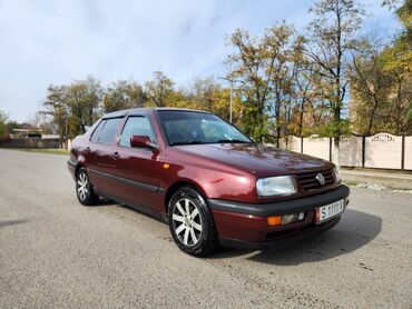 Volkswagen: Volkswagen Vento: 1993 г., 1.8 л, Механика, Газ, Седан