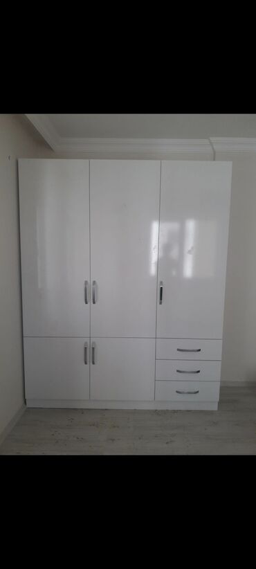 Mebel: Yeni, Açılan, 3 qapılı Düz dolab, Dolab-asılqan, Rusiya
