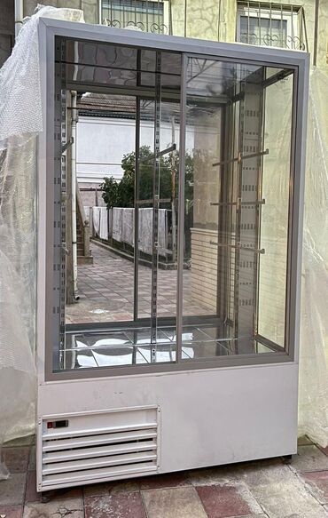 Dərin dondurucular: Shirniyyat vitrin soyuducu 2200 Azn. Ideal veziyyetde. Cemi 4 ay