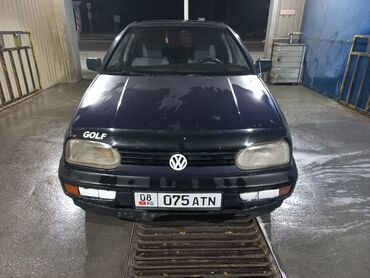 Volkswagen Golf: 1993 г., 1.6 л, Механика, Бензин, Седан