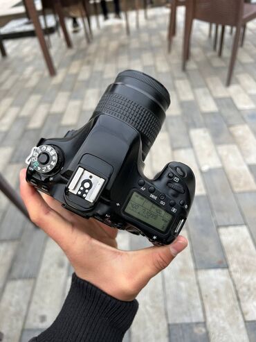 фотоаппарат canon mark 3: CANON 80D в комплекте 2 обьектива 35,80 еше 80.200 в городе ош в