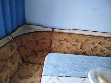 кровать шкаф: Бурчу бар диван, Сактоочу ящиги менен, Үч орундук жана андан көп, Башка материалдар