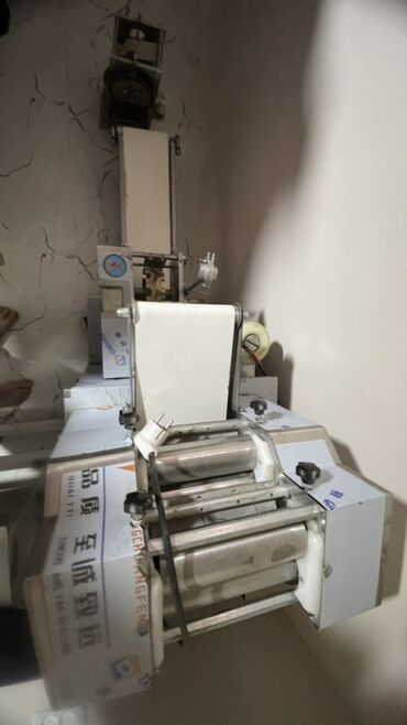 продаю швейные машины: Продается пельменный аппарат очень хорошее состояние б/у все работает
