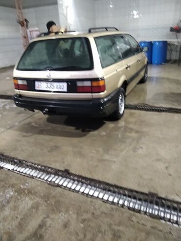 Volkswagen: Volkswagen Passat: 1989 г., 1.8 л, Механика, Бензин, Универсал