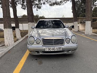 kuzu: Mercedes-Benz E-Class (W210) sedan, gümüşü rəng. - Kuzov: 4 qapılı — 6