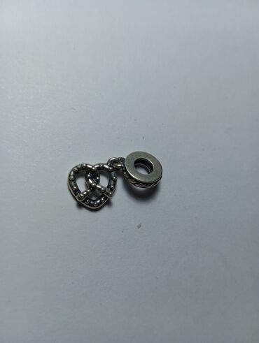 Mitsubishi: Pandora charm