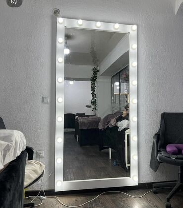 зеркало с подсветкой в ванную: Продаем срочно зеркало!!! 
Новое. Огромное 180 х 80. С подсветкой