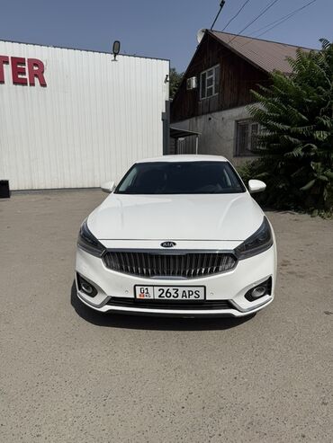 продажа авто в бишкеке срочно: Белый седан Kia K7 с хромированной решеткой радиатора. Автомобиль