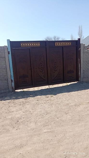 Продажа коттеджей и домов: Үй сатылат. баасы 26500$ болот. Үйдүн аянты 10 дон13 чейин соток жер — 15