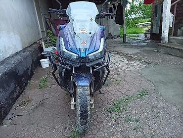 49: Реплика Honda ADV. Самый крупный в своем классе. По документам 49 — 5