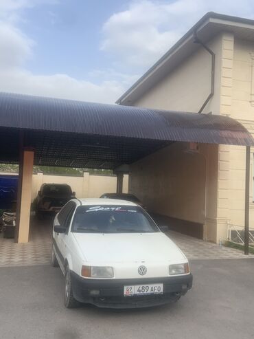 срочно продаю в связи с переездом: Volkswagen Passat: 1989 г., 1.8 л, Механика, Бензин, Седан