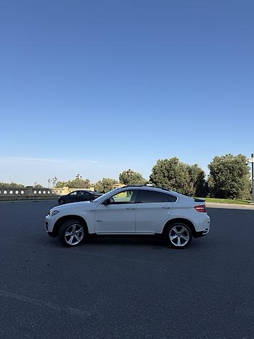 BMW: BMW X6 – ağ rəngli, kupe-siluetli premium krossover. Güclü və dinamik — 8