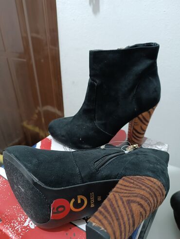 Женская обувь: Ботинки и ботильоны Guess, 36, цвет - Черный