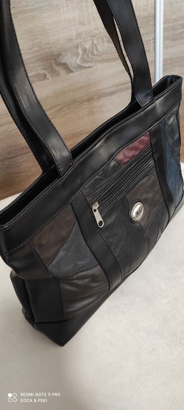 torba i kacketi:  MC nova velika kožna torba, 2 đžepa sa spoljne strane 3 đzepa unutar