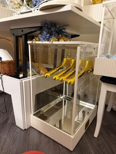 Xonçalar: 12 ədəd xonça satılır 1 dəfə istifadə olunub. Yenidir. Güllər və — 10