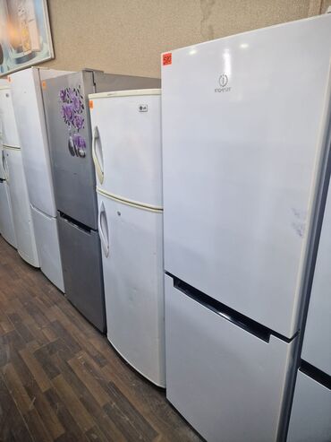 indesit soyuducu: Indesit ikiqapılı soyuducu - Rəng: ağ, minimalistik dizayn - Qapı