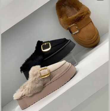 Papuče: ,♥️#Nove sobne papuce
Cena 2300
Vel. od 36 do 41
P/019 — 6