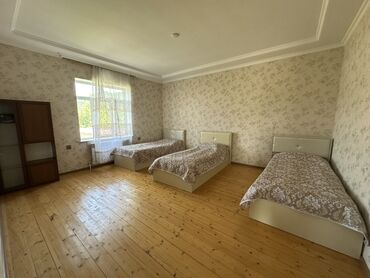 Günlük kirayə evlər: 100 kv. m, 3 otaqlı, Artezian quyusu, Kanalizasiya, Kombi — 25