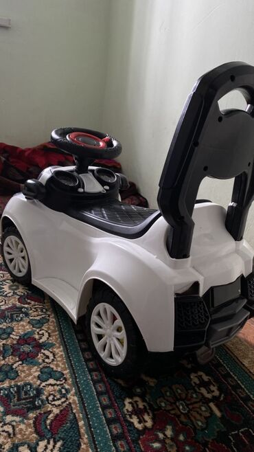 детские обуви в бишкеке: Детский автомобиль-каталка - Тип: машинка-каталка с рулём - Цвет