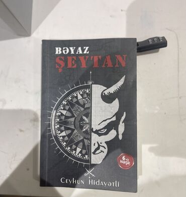 Kitablar, jurnallar, CD, DVD: Bəyaz Şeytan kitabı 12.90 üzərindəki qiymətdir lakin 10 aznə satılır