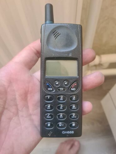 bm10 mini telefon: Ericsson.Salam aleykum geydiyyatı yoxdur,batareya xarabdır,adaptoru