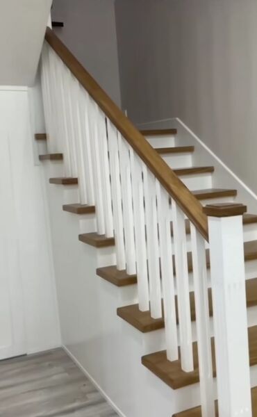 Pilləkən məhəccərləri: Taxta və metaldan hazırlanmış bu müasir pilləkən müxtəlif interyerlər — 7