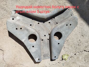 системы охлаждения bergquist: Металлическая монтажная пластина/кронштейн с множеством