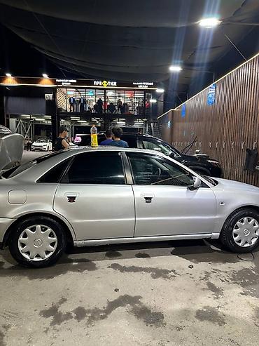 Audi: Audi A4: 1995 г., 2 л, Механика, Седан — 1
