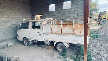 авто краны: Грузовой мини‑пикап Kia (двухрядная кабина) Описание: - Компактный — 3