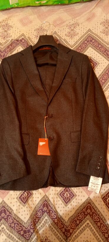 Kostyumlar: Salam. Kostyum 2 gün əvvəl internetdən sifarişlə alınıb.Lakin əynimə — 14