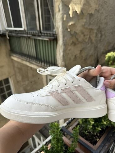 Women's Sneakers and athletic shoes: Adidas, 38.5, bоја - Bela — 8