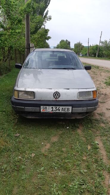 продаю ланос: Volkswagen Passat: 1988 г., 1.8 л, Механика, Бензин, Седан