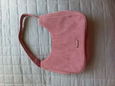 Çantalar: Məhsul: Çiyin çantası - Rəng: Pudra/çəhrayı - Material: Yumşaq