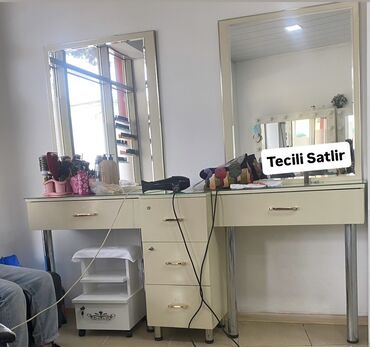 Masalar və oturacaqlar: Güzgülü
