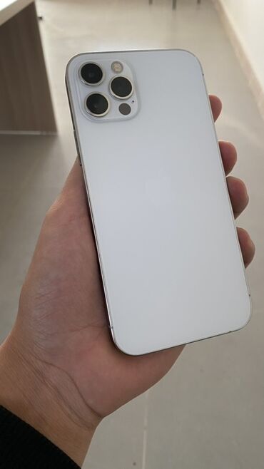 Apple iPhone: IPhone 12 Pro, Б/у, 128 ГБ, Серебристый, Зарядное устройство, Защитное стекло, Кабель, 71 %