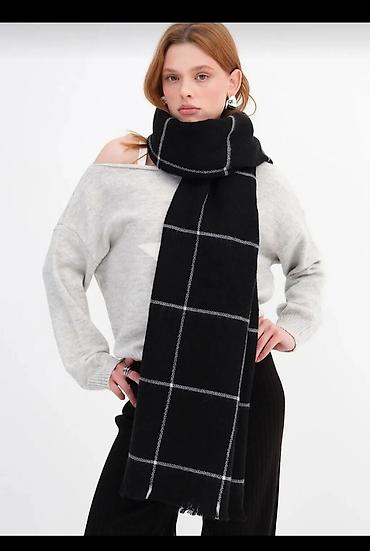 Pencəklər: Ucuz qiymətə hər birinə satıram 1) Qara blazer jakey - Bədən: 34 - — 26