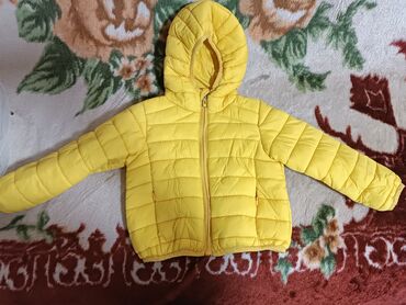 детские вешши: Теплая, лёгкая курточка на ребенка 1-1.5 годика.Чистая,без пятен,и ещё