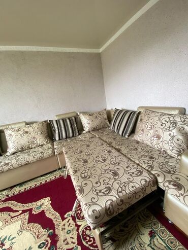 диваны для гостиной: Угловой диван, цвет - Бежевый, Б/у