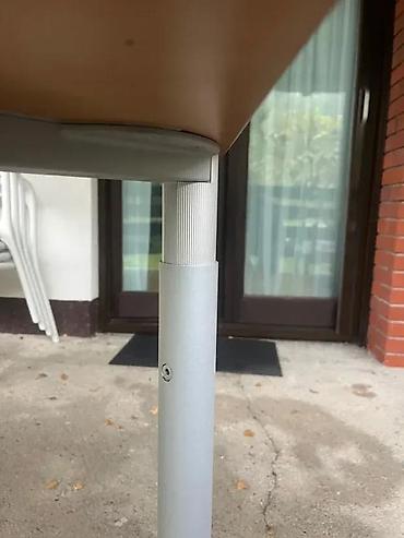 ikea ormari za sobu: Radni sto sa metalnim nogama i provodnicima za kablove - Prostrana — 7